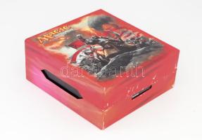 Magic The Gathering kártyák, kb. 2000 db, kissé kopott dobozban