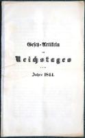 Gesetz-Artikeln des Reichtages vom Jahre 1844. [Pozsony], 1844. [Nyomda nélkül]. 36 p. Folio. Az 1843-1844. évi pozsonyi országgyűlésen hozott törvények és rendelkezések gyűjteménye, köztük a korszakos jelentőségű II. törvénnyel, mely a magyar nyelvet hivatalossá, államnyelvvé emelte. A reformkori ellenzék egyik évtizedes követelése teljesült e törvénykezéssel. Német nyelvű dokumentumunk végén V. Ferdinánd magyar király, Majláth Antal udvari főkancellár és Szőgyény László udvari tanácsos nyomtatott ellenjegyzései. Példányunk fűzése meglazult, egyes lapok kijárnak, középen, vízszintesen halvány hajtogatásnyom. Borító nélkül, gerincén papírcsíkkal megerősítve.