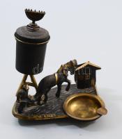 Cionista asztali dísz: Asztali cigaretta kínáló, Cionista szimbolika, a Szentföld megművelése, (aló-eke) a (zsidó) otthon, a (ház, gyufatartó) a cigaretta tartó menórával, a víztározók, a hamutartó, a múlt történésire emlékeztető szimbolika, Kötelező íróasztaltárgy volt a kibutzok és Mosávok irodáiban. Felirat (ivritül) Israel. Réz, 17x19 cm