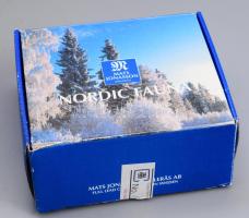 Mats Jonasson (svéd, 1945-): Ólomkristály asztaldísz medve mintával, jelzett, hibátlan, eredeti dobo...