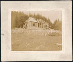 cca 1900 Vadászlak fotó, Priczuláti?, feliratozott fotó, 17x15 cm