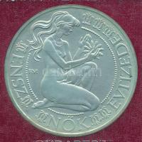 1984. 500Ft Ag "Nők évtizede" eredeti műbőr tokban, tanúsítvánnyal T:BU patina, műanyag tok eltört Adamo EM77