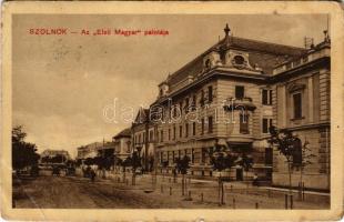 Szolnok, Első Magyar Általános Biztosító Társaság palotája. Gettler József kiadása (EB)