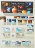 Szép színes vegyes külföldi modern anyag 16 lapos jó A4 berakóban nagyon sok tengerentúlival, benne ...