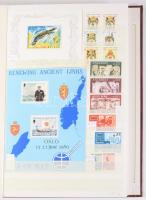 Szép színes vegyes külföldi modern anyag 16 lapos jó A4 berakóban nagyon sok tengerentúlival, benne ...