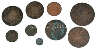 9db-os Oszmán Birodalom tétel, benne 1099(1688) 1m Cu (1,38g) + 1277(1861) 20p Cu "Abdülaziz" (2x) + 1277(1864) 10p Cu "Abdülaziz" + 20p Cu "Abdülaziz" Konstantinápoly + 40p Cu "Abdülaziz" + 1293(1879) 5p Cu "II. Abdülhamid" Konstantinápoly + 1293(1901) 10p billon "II. Abdülhamid" + 1db 16.századi akce gyengébb tartásban T:VF 9pcs mixed lot of Ottoman Empire coins, in it 1099(1688) 1 Mangir Cu (1,38g) + 1277(1861) 20 Para Cu "Abdülaziz" (2x) + 1277(1864) 10p Cu "Abdülaziz" + 20p Cu "Abdülaziz" Constantinople + 40p Cu "Abdülaziz" + 1293(1879) 5 Para Cu "Abdülhamid II" Constantinople + 1293(1901) 10 Para billon "Abdülhamid II" + 1pc 16th century akce in bad condition C:VF