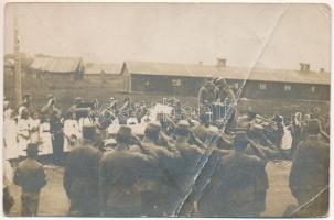 1917 Ditró, Gyergyóditró, Ditrau; IV. Károly király látogatása a cs. és kir. 69. gyalogezrednél, katonai szemle az Aradi fűrészgyár faragott fa raktáránál / WWI Austro-Hungarian military, Charles I of Austria visiting the soldiers. photo (fa)