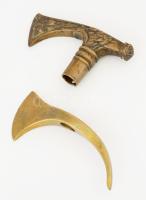 2 darab bronz fokos fej, egyik díszes, h: 12-13 cm