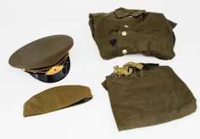 Szovjet, orosz katonai egyenruha garnitúra: nadrág, zubbony, gyakorló- és díszelgő sapka
