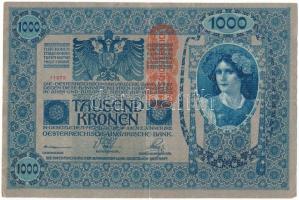 Ausztria 1919(1902) 1000K, függőleges "DEUTSCHÖSTERREICH" felülbélyegzéssel, "1723 11973" mindkét oldal német T:F, kis szakadás Austria 1919(1902) 1000 Kronen, with vertical "DEUTSCHÖSTERREICH" overprint, "1723 11973" both sides in German C:F, small tear Krause P#58