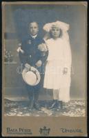 cca 1910-1915 Gyermekpár, kabinetfotó Basa Péter ungvári (Kárpátalja) műterméből, 16,5x10,5 cm (Ritka műterem!)
