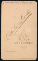 1889 Elegáns öltözetű fiatal lány portréja, vizitkártya Ciehulski és Csonka marosvásárhelyi műterméb...