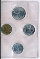 1977. 2f-10Ft (9xklf) forgalmi sor, "Magyar Népköztársaság - forgalmi érméi" feliratú méregzöld műbőrtokban T:UNC Hungary 1977. 2 Fillér - 10 Forint (9xdiff) coin set in poison green faux leather case, with "Magyar Népköztársaság - forgalmi érméi (Circulating coins of the Hungarian People's Republic)" inscription C:UNC