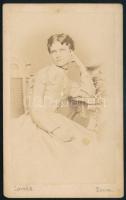cca 1865 Fiatal lány portréja. Vizitkártya Lovich A. kassai műterméből, az ábrázolt megnevezésével, ...