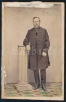 cca 1865 Férfi portré. Vizitkártya Szentkuty István műterméből, utólag színezett, vágott, ragasztásnyommal, 9,5x6 cm