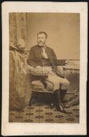 cca 1865 Széken ülő úr portréja. Vizitkártya Simonyi pesti műterméből, 10,5x6,65 cm