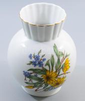Zsolnay virágmintás váza. Jelzett, hibátlan, m: 17,5 cm