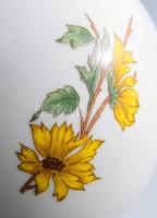 Zsolnay virágmintás váza. Jelzett, hibátlan, m: 17,5 cm