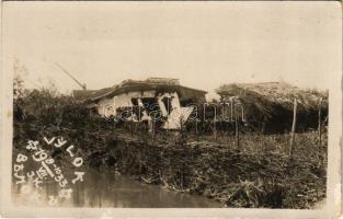 1933 Tiszaújlak, Vulok, Vilok, Vylok; Árvíz pusztítása, összedőlt ház / flood and its destruction, demolished house. photo (kopott élek / worn edges)