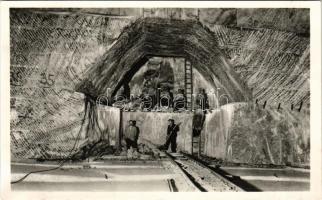 Aknaszlatina, Akna Slatina, Slatinské Doly, Szolotvino, Solotvyno; Lajos bánya, sófejtés, iparvágány, iparvasút / salt mine, interior, industrial railway (gyűrődések / creases)
