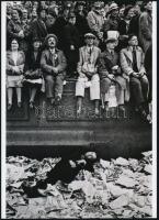 1937 Henri Cartier-Bresson (1908-2004) francia fotóriporter, fotóművész felvétele (VI. György koronázási ünnepségén), 1 db modern nagyítás, 21x15 cm