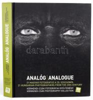 Analóg / Analogue. 21 magyar fotográfus a 20. századból. 21 Hungarian Photographers from the 20th century. Körmendi-Csák Fotográfiai Gyűjtemény. Körmendi-Csák Photography Collection. Szerk.: Csák Ferenc. Colin Ford, Kincses Károly, Kiscsatári Marianna. [Bp.], 2009, Liberty Art Center-Körmendi Galéria. Gazdag fotóanyaggal illusztrált. Benne Balla Demeter, Bánkuti András, Benkő Imre, Féner Tamás, Friedmann Endre, Gulyás Miklós, Hajdú József, Haris László, Hemző Károly, Horváth M. Judit, Horváth Péter, Jokesz Antal, Kerekes Gábor, Korniss Péter, Stalter György, Szebeni András, Szilágyi Lenke, Tímár Péter, Török László, Urbán Tamás, Vékás Magdolna. Magyar és angol nyelven. Kiadói kartonált papírkötés.