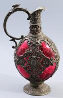 cca 19. sz., Francia borkaraffa, rubinüveg test, díszes ón szerelékkel, fogón sasfej díszítéssel, ón szereléken ornamentikus, fleur-de-lis és maszkos díszítésekkel, dugó nélkül, jelzés nélkül, m: 22 cm