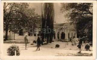 Szobránc-fürdő, Kúpele Sobrance; a fürdő előtt / in front of the bath. photo (EK)