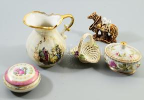 5 darab porcelán tárgy, közte lóalakos váza, m: 14 cm alatt