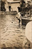 Budapest III. Csillaghegyi Árpád strand, fürdőzők. Hatschek Emil felvétele. photo (gyűrődések / creases)