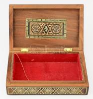 Gyöngyház és csont berakásos intarziás doboz, 23x14 cm