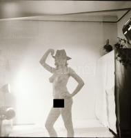 Erotikus akt, fotónegatív, 6×6 cm