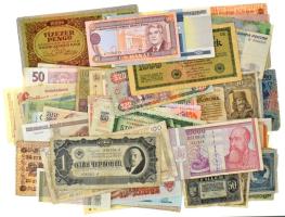 110db-os vegyes magyar- és külföldi bankjegy tétel, benne Ausztria, India, Jamaika, Kolumbia, Kuba, Oroszország, stb. T:vegyes 110pcs mixed lot of Hungarian and foreign banknotes, including Austria, India, Jamaica, Colombia, Cuba, Russia, etc. C:mixed