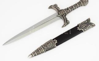 Fantázia tőr, angol és kelta jellegű plasztikus motívumokkal díszített, tömör fém markolattal, hüvellyel, h: 42 cm