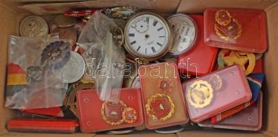 Egy doboznyi vegyes tétel, benne külföldi érmék, magyar- és külföldi kitüntetések, jelvények, régi kulcsok, közte vas hamis érme T:vegyes A box of mixed lot, including foreign coins, Hungarian and foreign medals, badges, old keys, including fake iron coin T:mixed