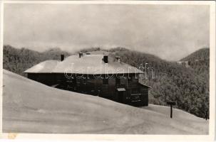 1940 Tiszaborkút, Kvaszi, Kvasy; Mencsul, a Magyar Cserkészszövetség Kárpátaljai Menedékháza télen. Kolozsváry Béla felvétele / rest house of Hungarian Scout Association of Transcarpathia in winter (fl)