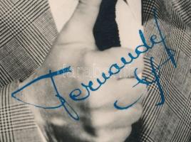 Fernandel (Fernand Joseph Desire Contandin) (1903-1971) francia színész aláírása az őt ábrázoló képen