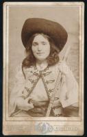 cca 1890-1900 Fiatal hölgy jelmezben, vizitkártya Jos. Gutkaiss koritnicai (Koritnyica, Korytnicza) műterméből, kissé foltos, 10,5x6,5 cm