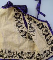 Erdélyi lila alapon fekete hímzéses és gyöngypikkely és gyöngy díszítéses jó állapotú szoknya, kötén...