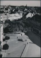 cca 1930-1940 Szendrő István (1908-2000): Veszprém látképe, hátoldalon pecséttel jelzett fotó, 23×17...