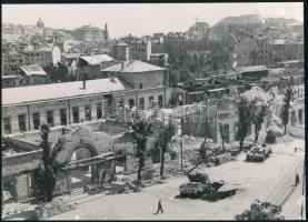 1945 Szendrő István (1908-2000): A romos Budapest, Déli pályaudvar, vár, hátoldalon pecséttel jelzett fotó, 17×23 cm