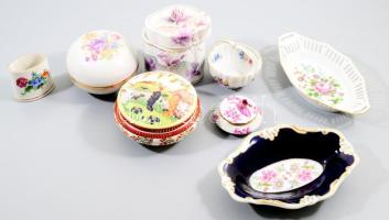 8 darabos vegyes porcelán tétel, közte Herendi ékszeres doboz, klf méretben.