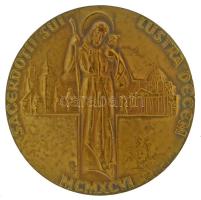Vatikán 1996. "II. János Pál pápa / Sacerdotii Sui Lustra decem" kétoldalas bronz pápai emlékérem eredeti dísztokban. Szign.:G.Dewigas (44mm) T:AU Vatican 1996. "Pope John Paul II / Sacerdotii Sui Lustra decem" two-sided bronze commemorative medallion in original case. Sign.:G.Dewigas (44mm) C:AU