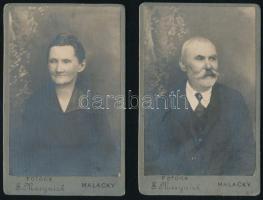cca 1919-1920 Idős házaspár (Török László és Lászlóné) portréi, 2 db vizitkártya, Štefan Maryniak műterme, Malacky (Malacka, Felvidék), a hátoldalon feliratozva, 10x6,5 cm / Cdv photos from the studio of Slovakian photographer Štefan Maryniak in Malacky, 2 pcs