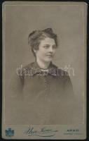 1917 Arad, fiatal hölgy (Szotyori Nagy Etelka) portréja, vizitkártya Urai János aradi műterméből, a hátoldalon feliratozva, 10,5x6,5 cm