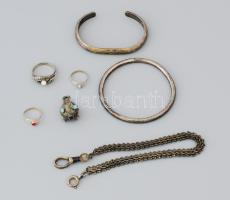 Vegyes ezüst (Ag) tétel, gyűrű, óralánc, karkötő, függő, 1-1 pótolt elemmel, kő díszítésekkel, brutt...
