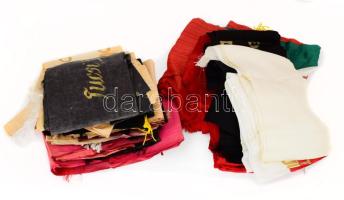 1967 Geleji Sándor (1898-1967), a csepeli Weiss Manfréd Művek igazgatójának (1945-49), kétszeres Kossuth-díjas professzornak a temetésére készített részvétnyilvánító gyászszalagok, textil és karton anyagból, klf méretben, zömmel jó állapotban, közte különböző családok, tudományos osztályok, igazgatóságok, Lengyel Népköztársaság Nagykövete, Országos Műszaki Fejlesztési Bizottság, Bányamérnöki Kar Tanácsa, Gépészmérnöki Kar Tanácsa, Kossuth díj bizottság, Műszaki Egyetem Tanácsa, Magyar Tudományos Akadémia, stb., cca 35-40 darab