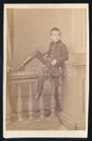 1863 Kisfiú portréja, keményhátú fotó Mayer Györy pesti műterméből, 10,5×6,5 cm