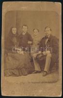 cca 1880 Családi portré, keményhátú fotó sérülésekkel, 17×11 cm