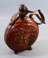 Mázas kerámia lapos boroskancsó, fa dugóval, bőr tartóval, kopással, m: 31 cm